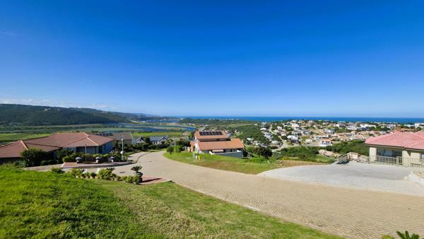 748 m² Land