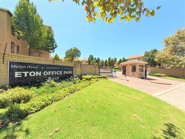 469 m² Office Space