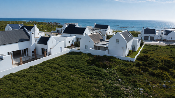 600 m² Land
