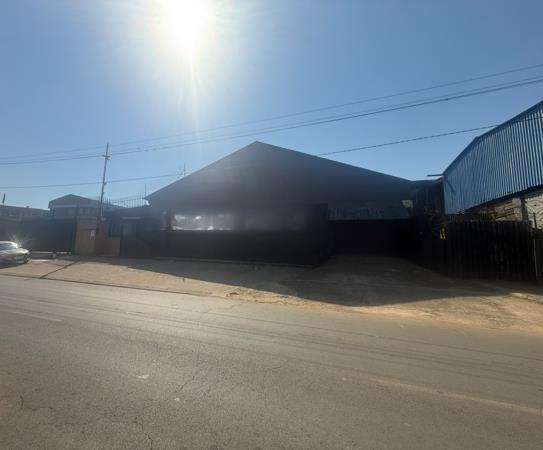709 m² Industrial space