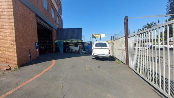 1 012 m² Commercial space
