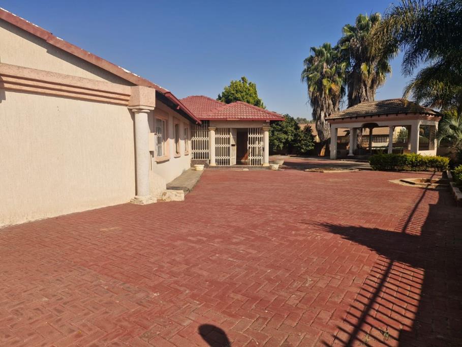 5 Bedroom House