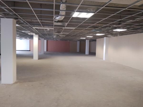 995 m² Office Space