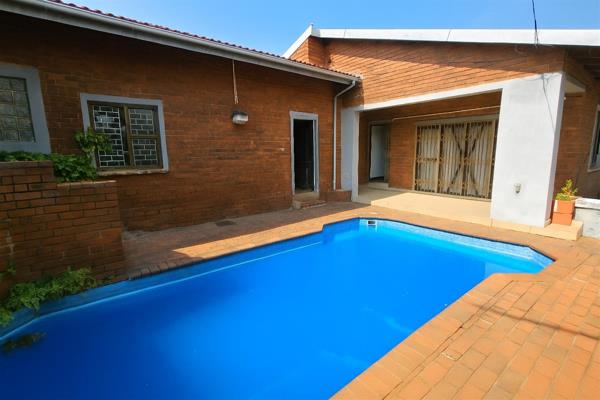 6 Bedroom House