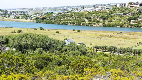 700 m² Land