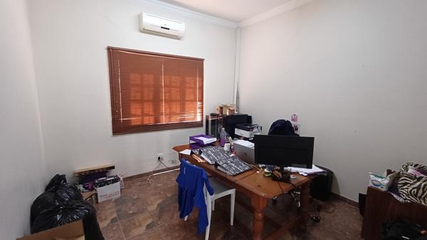 350 m² Office Space