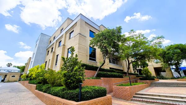 956 m² Office Space