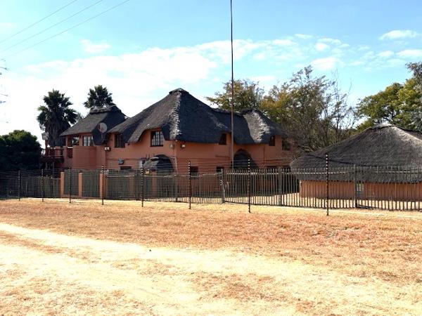 10 Bedroom House