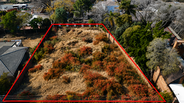 1 353 m² Land