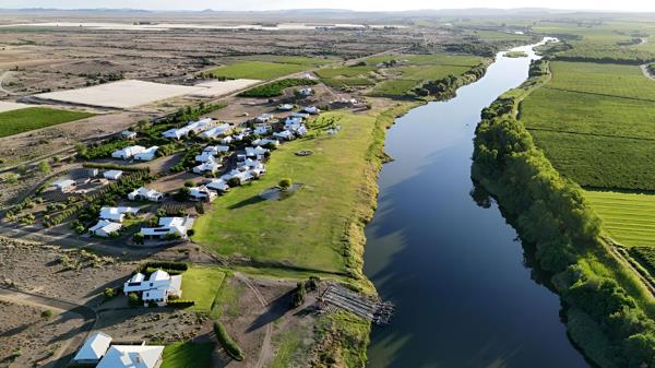 1 015 m² Land