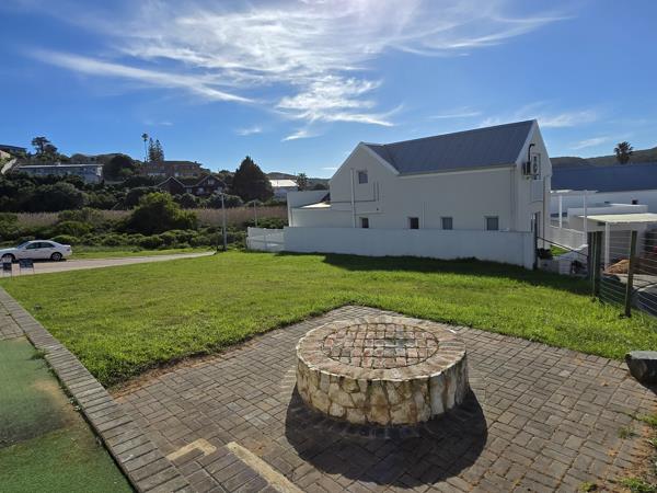300 m² Land