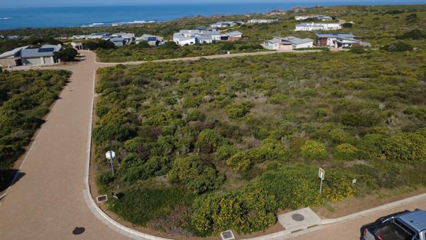 827 m² Land