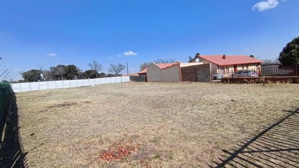 1 000 m² Land