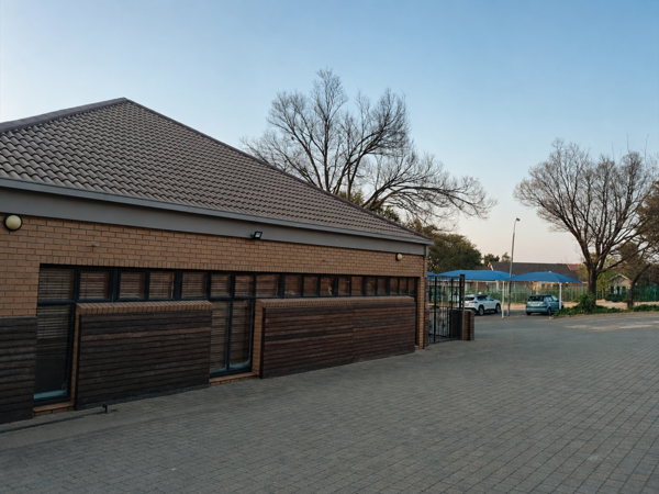 930 m² Commercial space