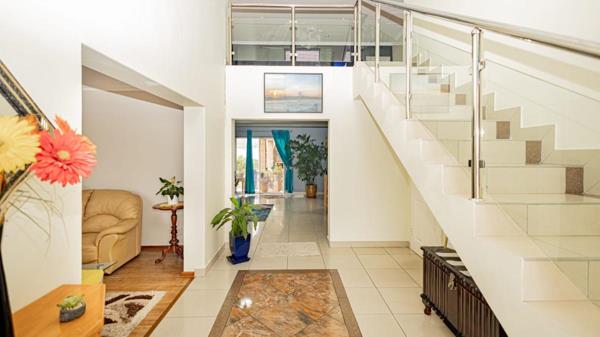 6 Bedroom House