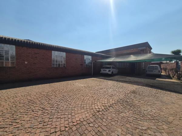 555 m² Industrial space