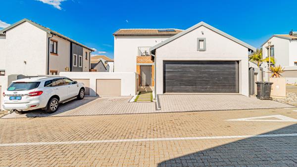 4 Bedroom Townhouse