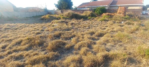 744 m² Land