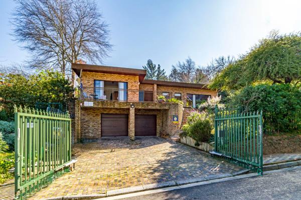 6 Bedroom House
