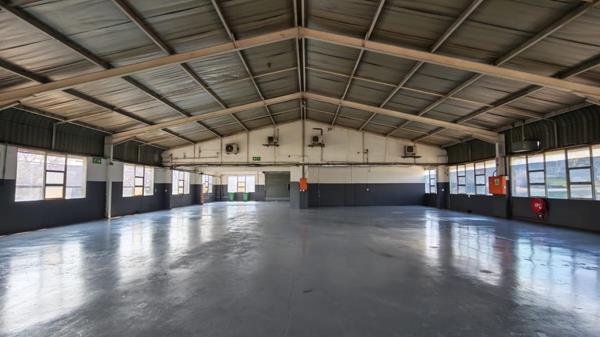 880 m² Industrial space