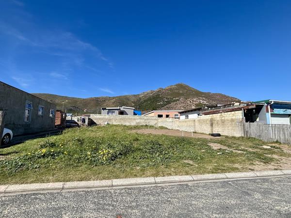 350 m² Land
