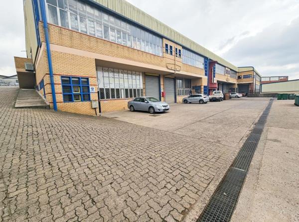945 m² Industrial space