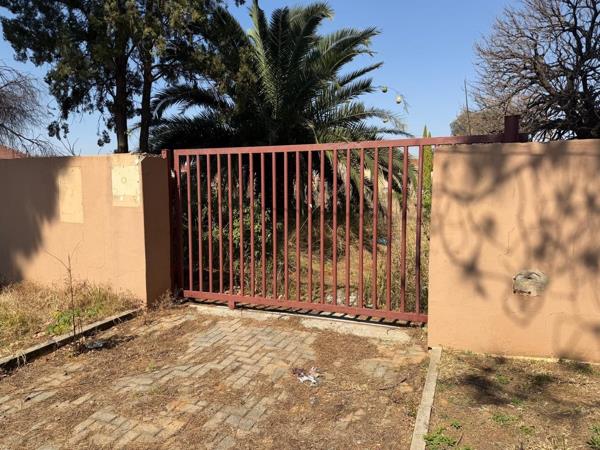 1 492 m² Land