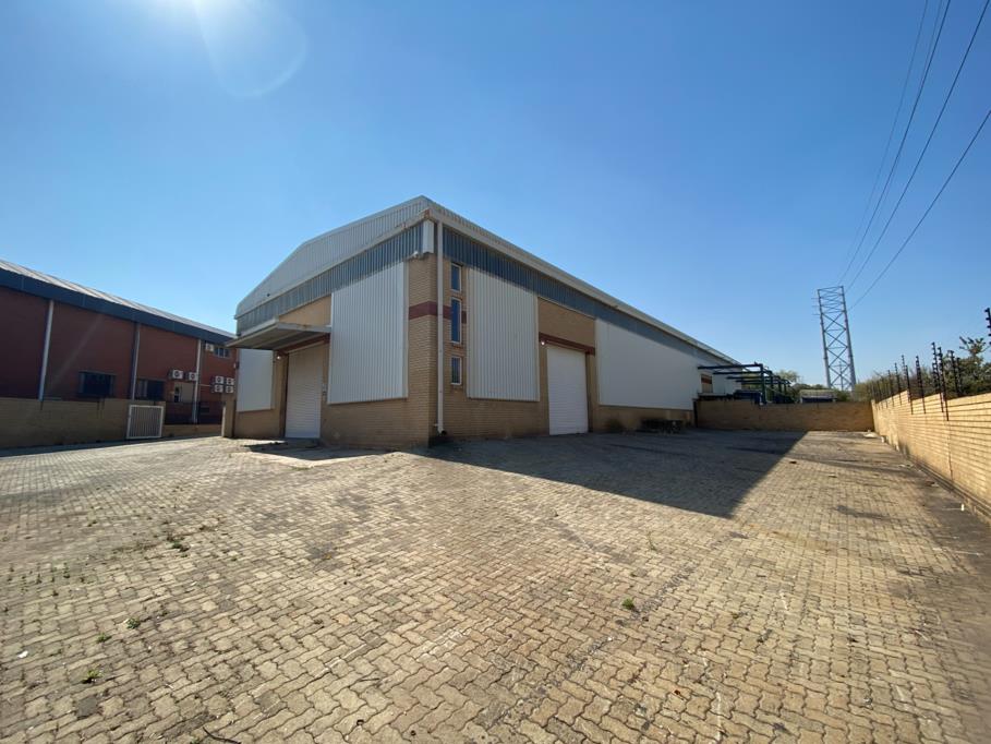 1 016 m² Industrial space