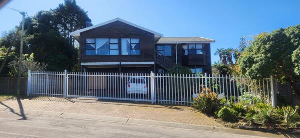 6 Bedroom House