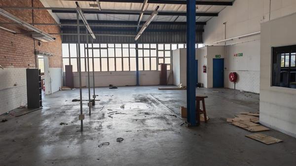 945 m² Industrial space