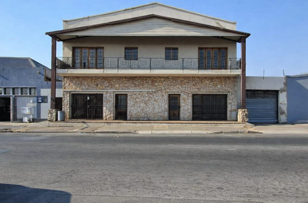 880 m² Retail Space