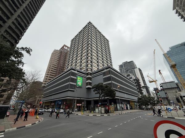 717 m² Commercial space