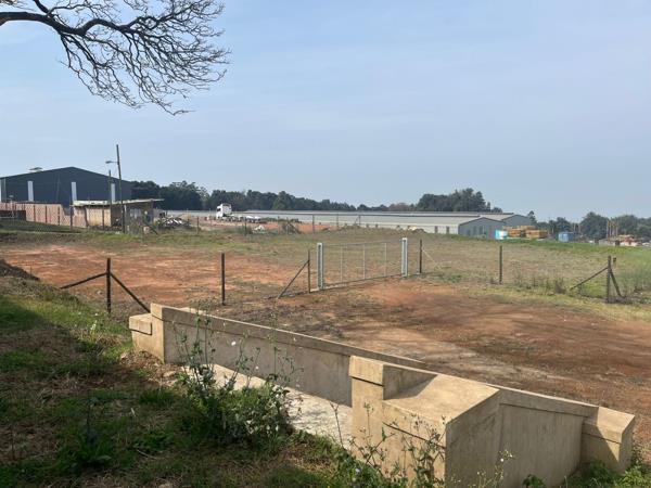 1 400 m² Land