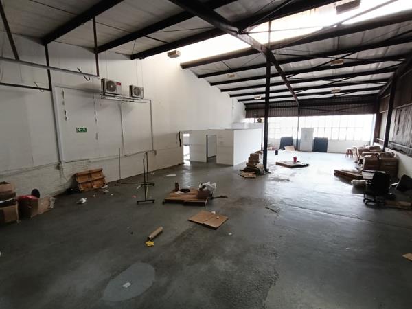 945 m² Industrial space