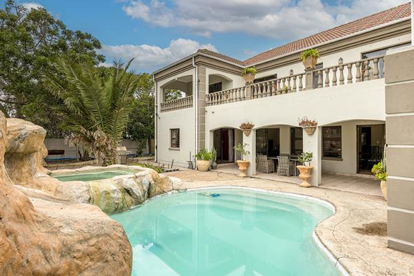 6 Bedroom House