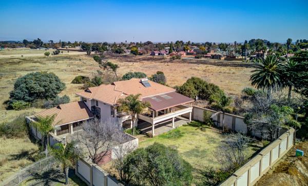 4.3 ha Smallholding