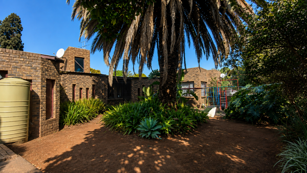 6 Bedroom House