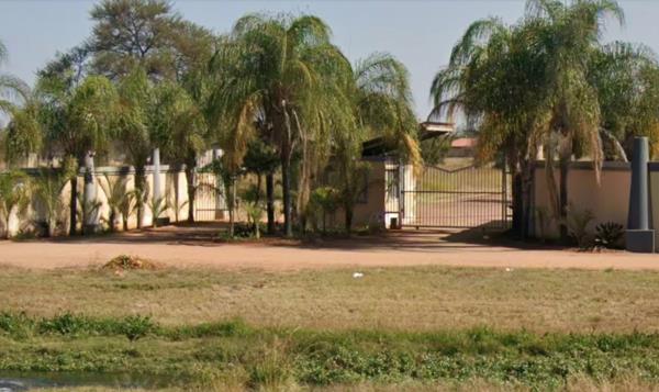 704 m² Land