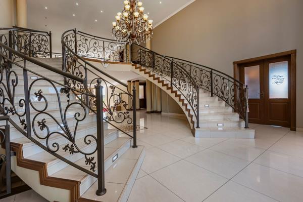 6 Bedroom House