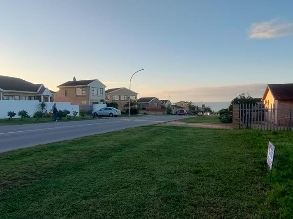750 m² Land