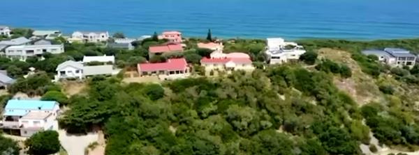 1 592 m² Land