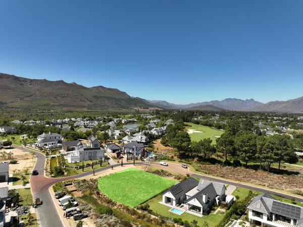 1 225 m² Land