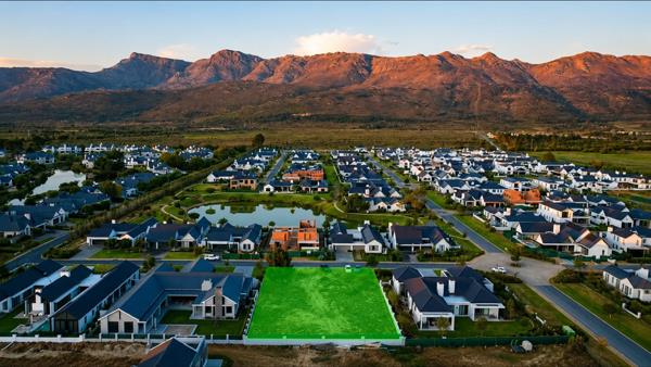 1 469 m² Land