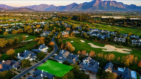 1 065 m² Land