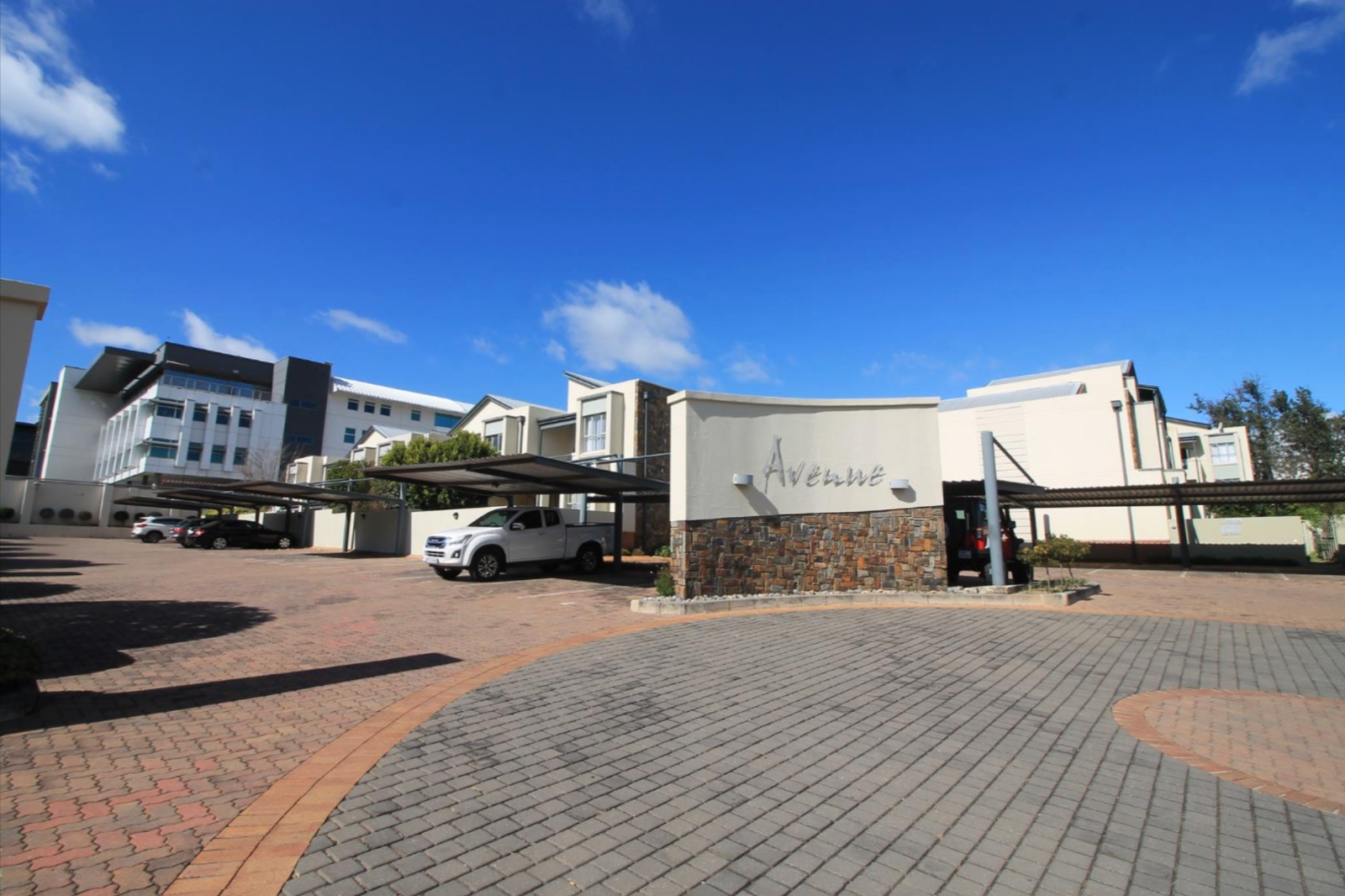 1 Bedroom Apartment in Parktown North
