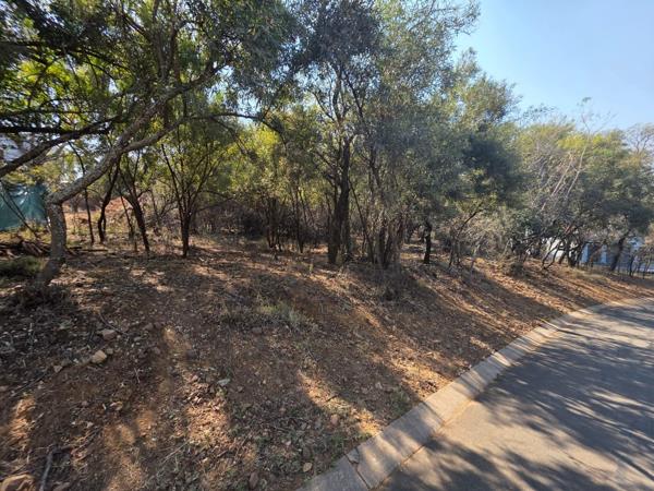 1 040 m² Land
