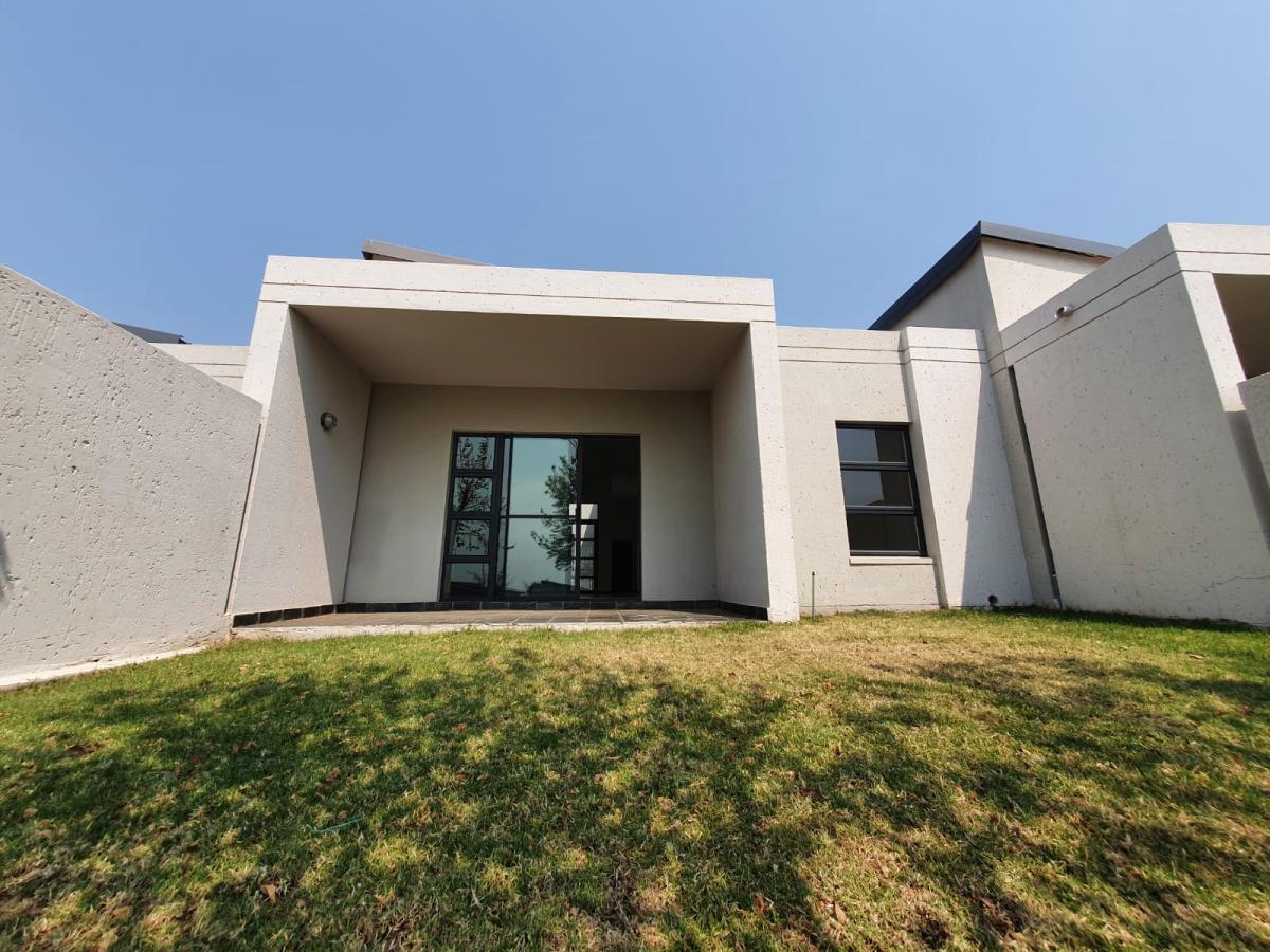 3 Bedroom Townhouse in Jackal Creek Golf Estate