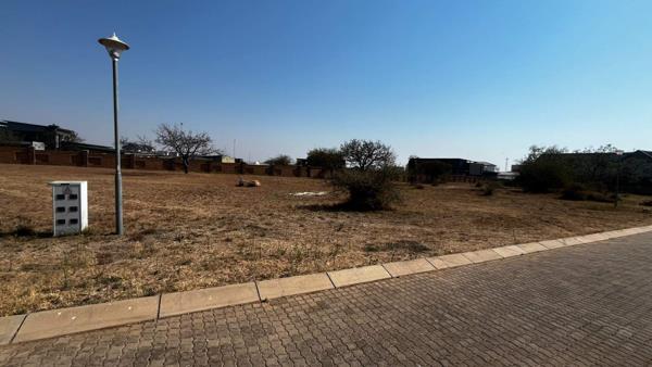 1 193 m² Land
