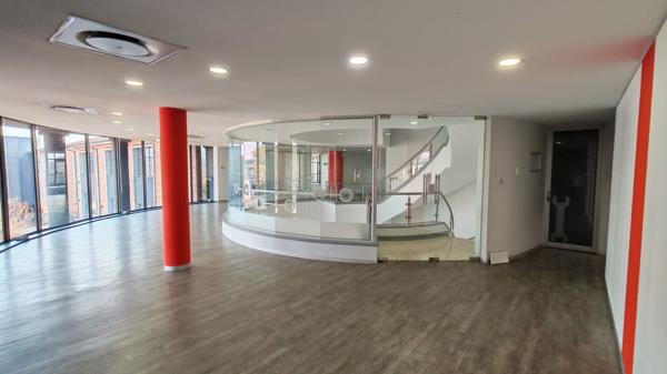 1 385 m² Office Space