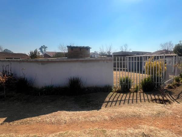 445 m² Land